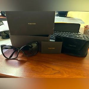 Tom Ford Jasmine oversized sunglasses.